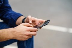 情愿花更多的钱买更大、更高端的
